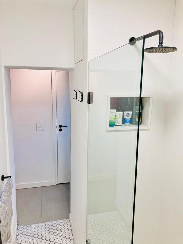 1 Bedroom Property for Sale in Sea Point Western Cape